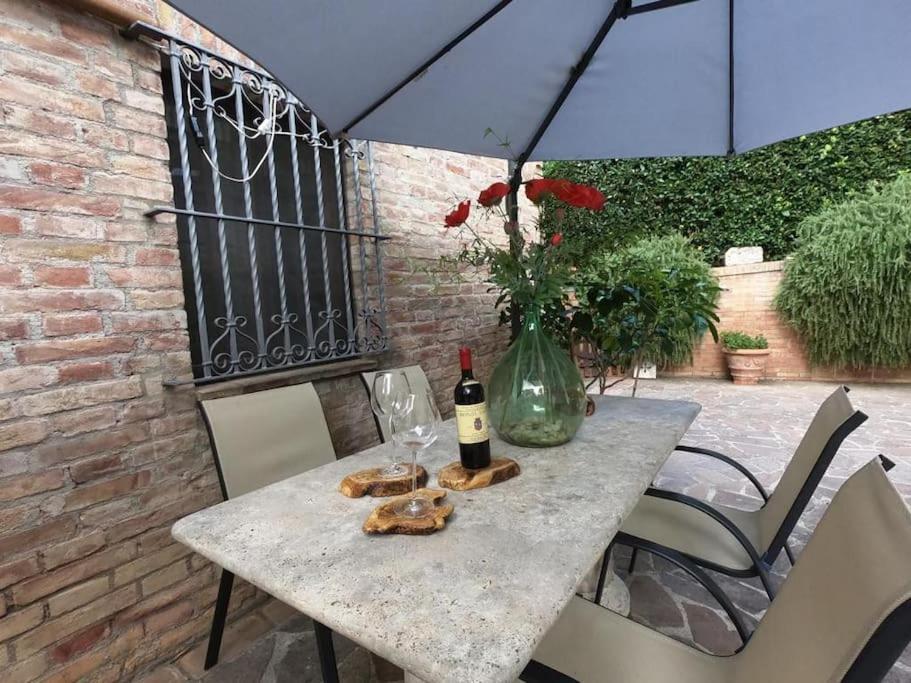 Вилла Casa Lazzaro Al Centro Di Сиена Экстерьер фото