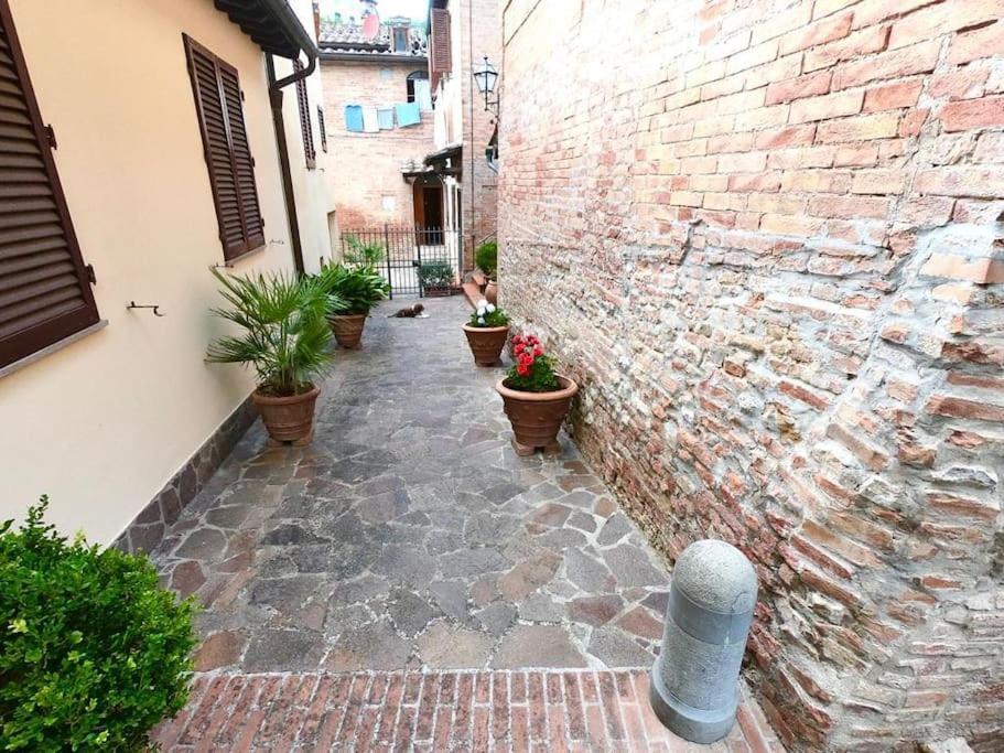 Вилла Casa Lazzaro Al Centro Di Сиена Экстерьер фото