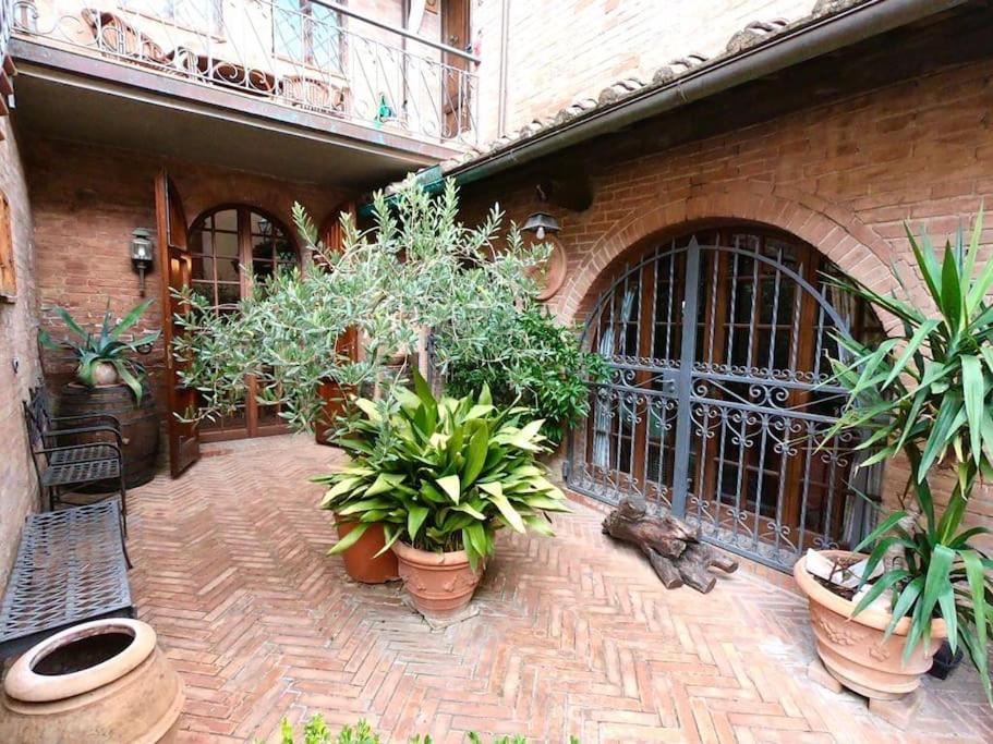 Вилла Casa Lazzaro Al Centro Di Сиена Экстерьер фото