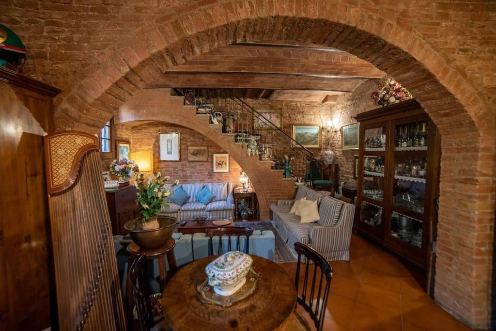 Вилла Casa Lazzaro Al Centro Di Сиена Экстерьер фото